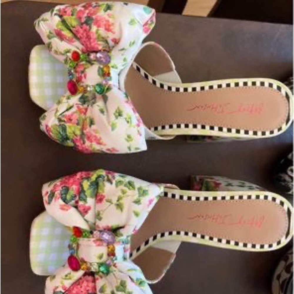 Betsey Johnson ladies sandal